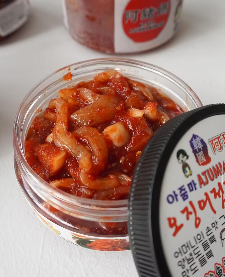 阿豬媽正宗韓國辣魷魚刺身 (250g) ｜ 韓式秘製酸甜微辣、魷魚刺身爽脆Q彈、解凍即食下酒菜首選（嚴選進口優質海鮮、韓式拌飯/居酒屋涼菜必備、輕鬆還原韓國地道風味）